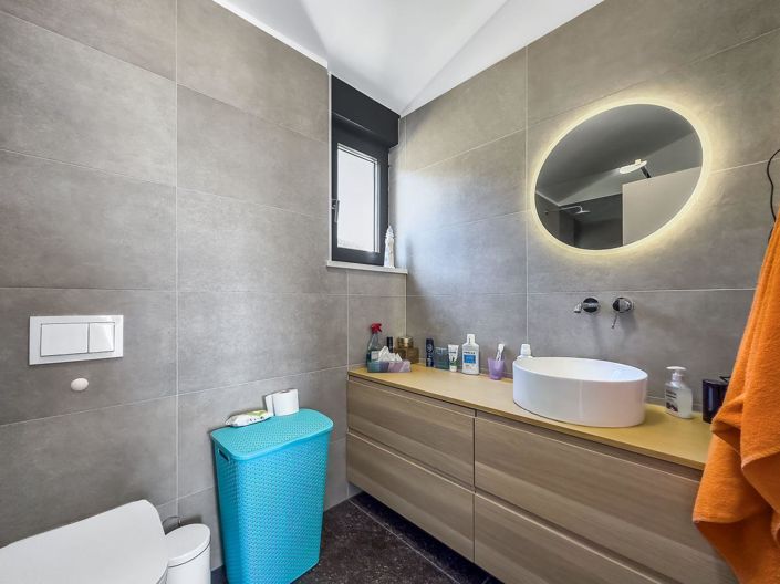 Image No.17-3 Bed Property for sale