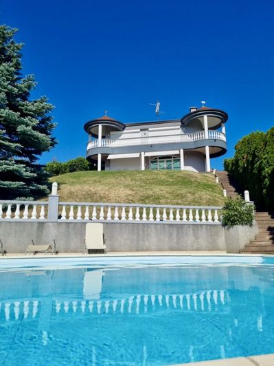 Image No.1-4 Bed Property for sale