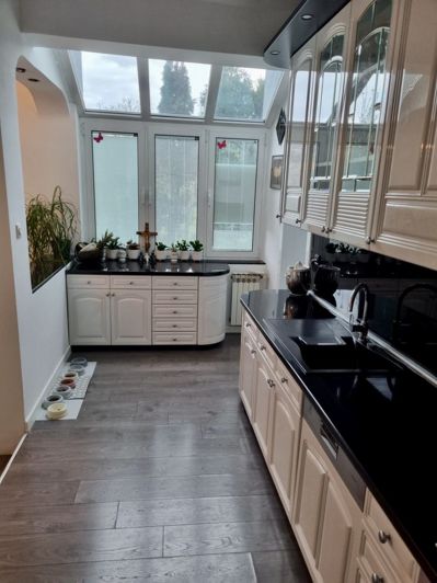 Image No.12-4 Bed Property for sale