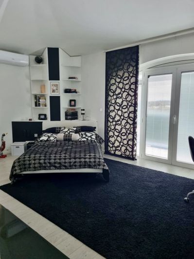 Image No.18-4 Bed Property for sale