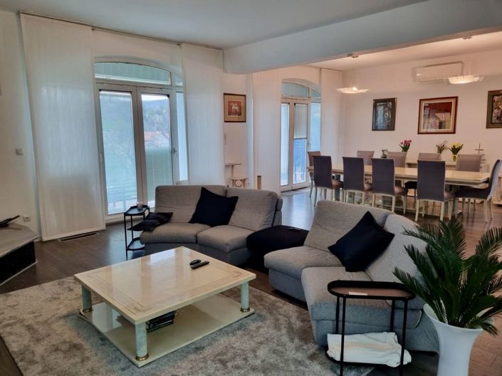 Image No.5-4 Bed Property for sale