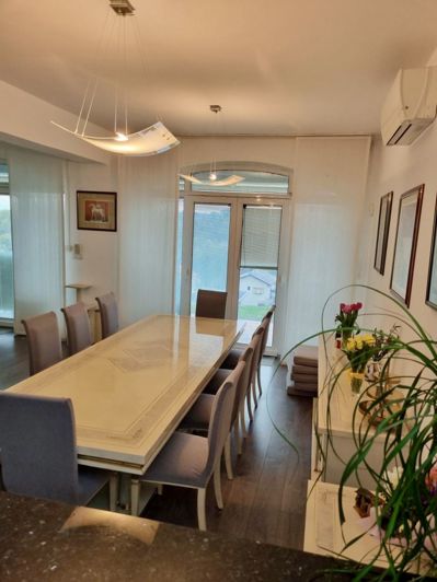 Image No.9-4 Bed Property for sale