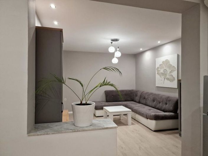 Image No.12-16 Bed Property for sale