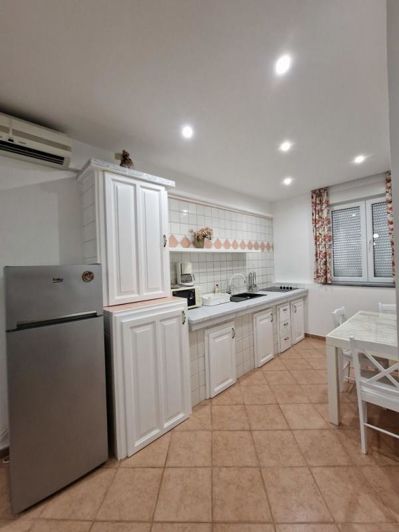 Image No.7-16 Bed Property for sale