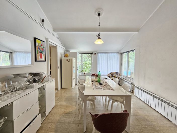 Image No.17-8 Bed Property for sale