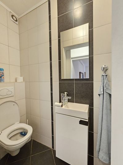 Image No.19-8 Bed Property for sale