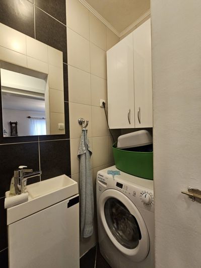 Image No.20-8 Bed Property for sale