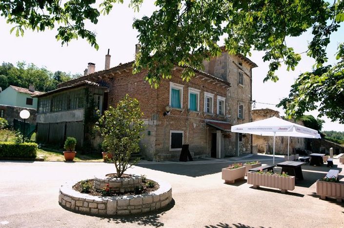 Image No.12-50 Bed Property for sale