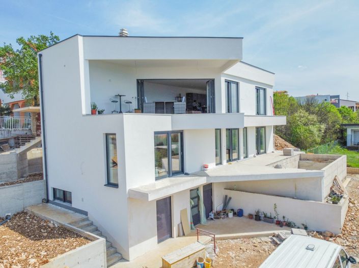 Image No.1-5 Bed Property for sale
