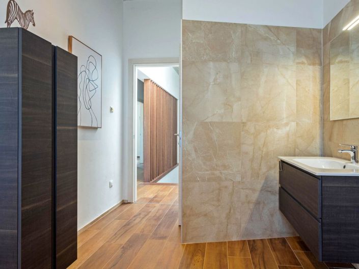 Image No.22-3 Bed Property for sale