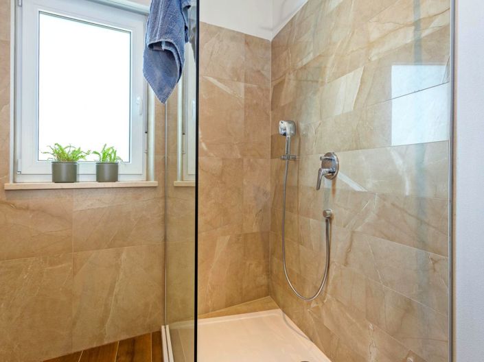 Image No.24-3 Bed Property for sale