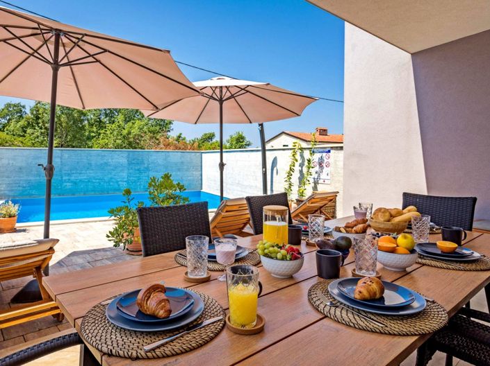 Image No.3-3 Bed Property for sale