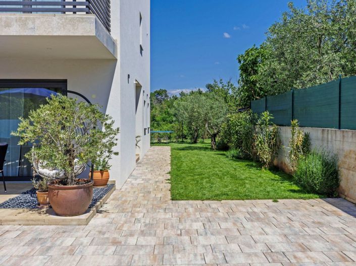 Image No.5-3 Bed Property for sale