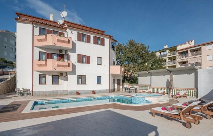 Image No.2-Propriété de 10 chambres à vendre à Pula