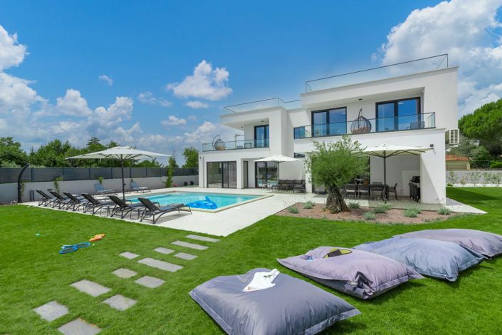 Image No.1-4 Bed Property for sale