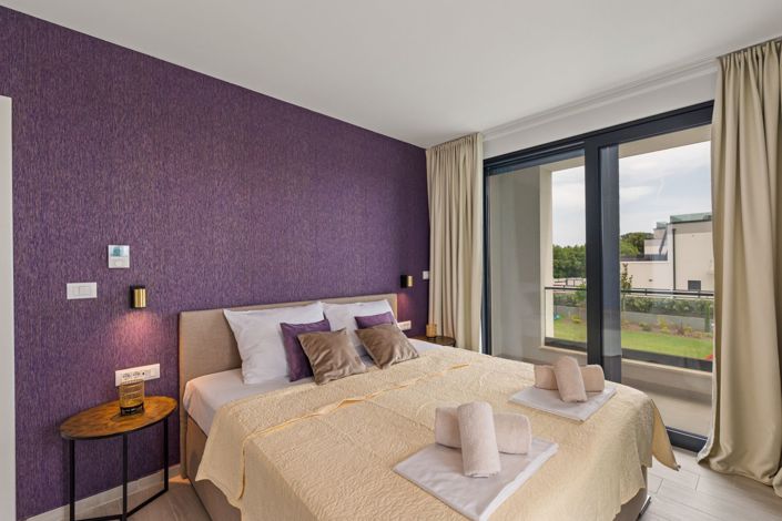 Image No.24-4 Bed Property for sale