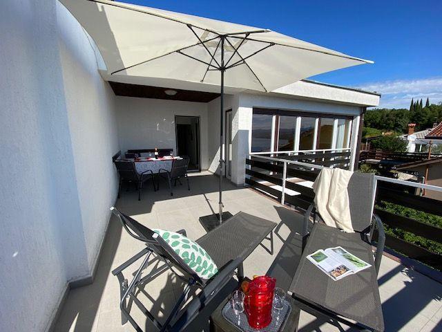 Image No.10-8 Bed Property for sale