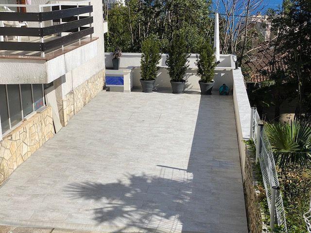 Image No.24-8 Bed Property for sale