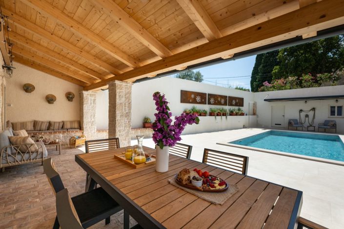 Image No.10-3 Bed Property for sale