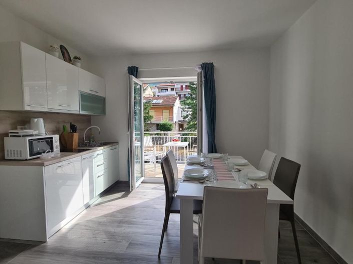 Image No.10-10 Bed Property for sale