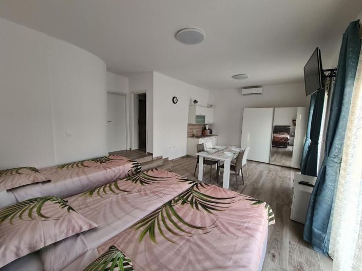 Image No.14-10 Bed Property for sale