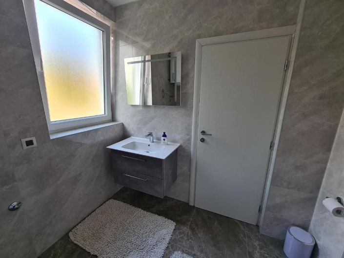 Image No.16-10 Bed Property for sale