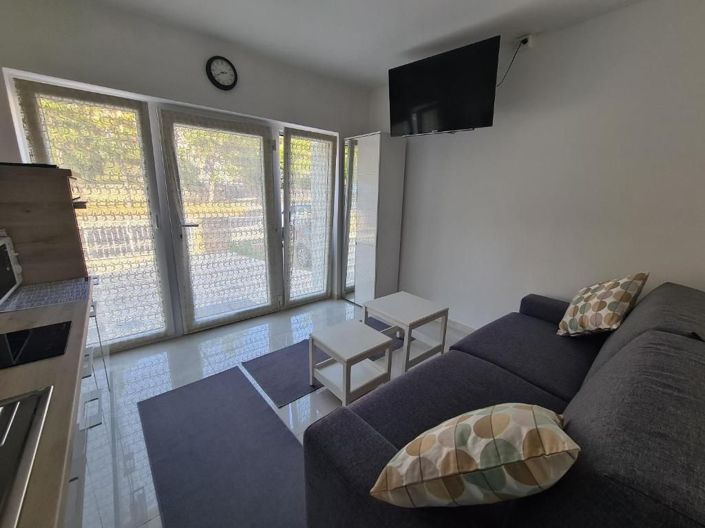 Image No.18-10 Bed Property for sale