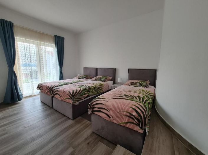 Image No.21-10 Bed Property for sale