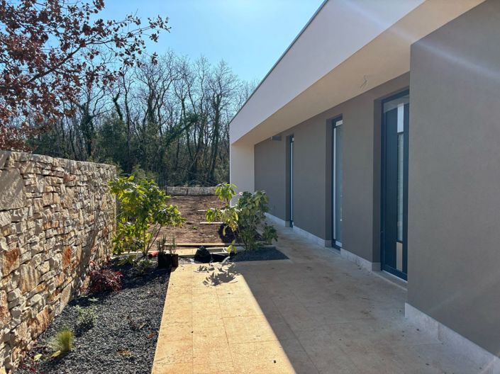 Image No.8-3 Bed Property for sale