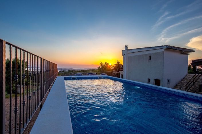 Image No.15-2 Bed Property for sale