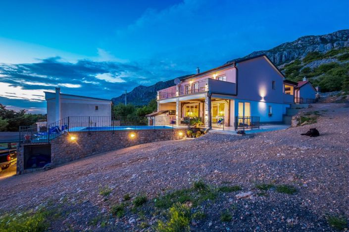 Image No.17-2 Bed Property for sale