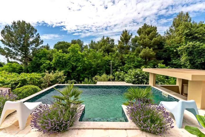 Image No.14-6 Bed Property for sale