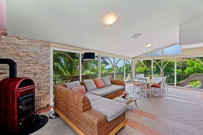 Image No.21-6 Bed Property for sale