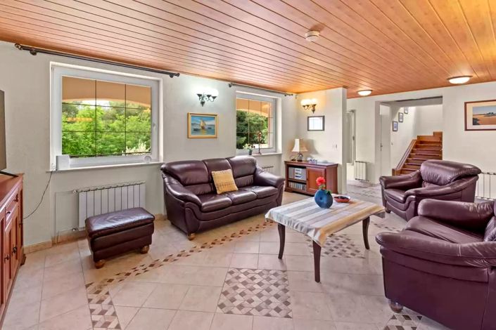 Image No.25-6 Bed Property for sale