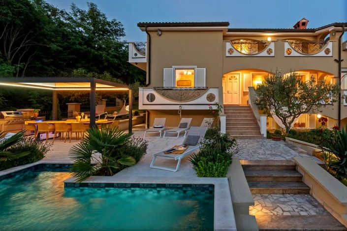 Image No.5-6 Bed Property for sale