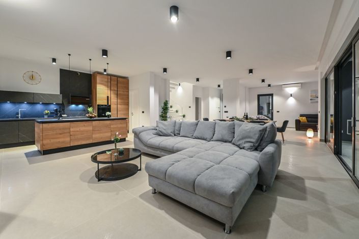 Image No.20-4 Bed Property for sale