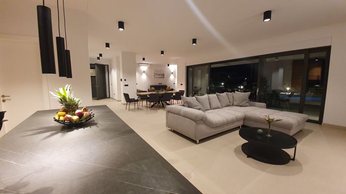 Image No.24-4 Bed Property for sale