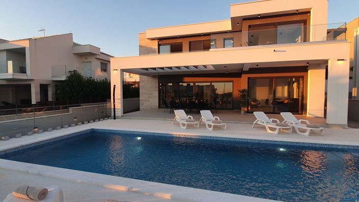 Image No.3-4 Bed Property for sale