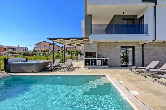 Image No.2-4 Bed Property for sale