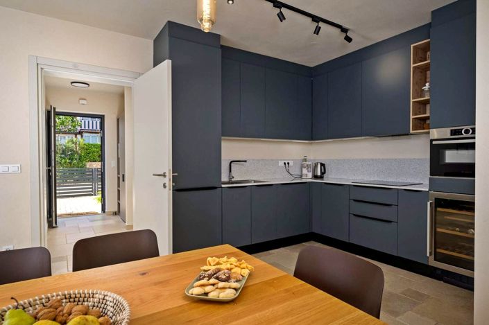 Image No.22-4 Bed Property for sale