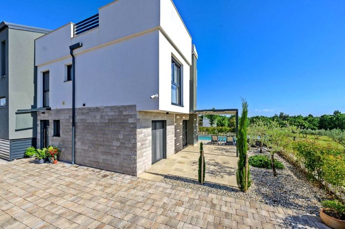 Image No.4-4 Bed Property for sale