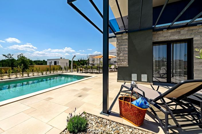 Image No.10-4 Bed Property for sale