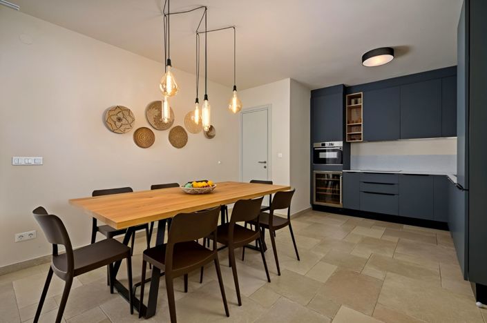 Image No.18-4 Bed Property for sale