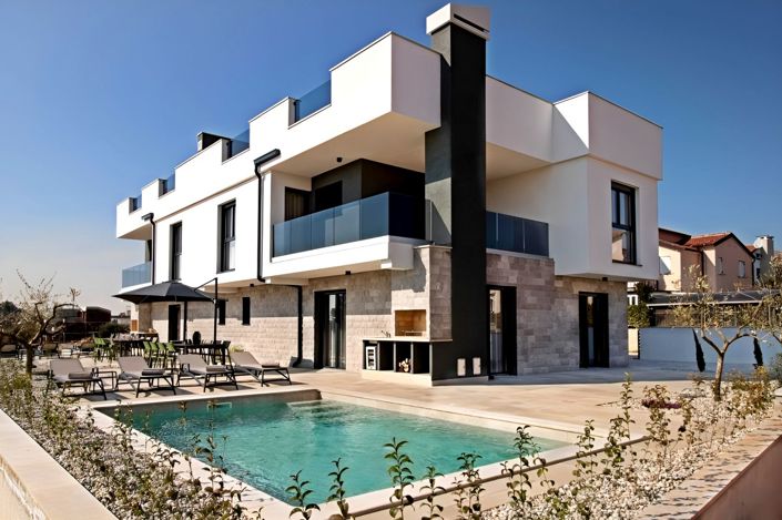 Image No.2-4 Bed Property for sale