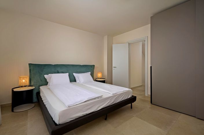 Image No.21-4 Bed Property for sale