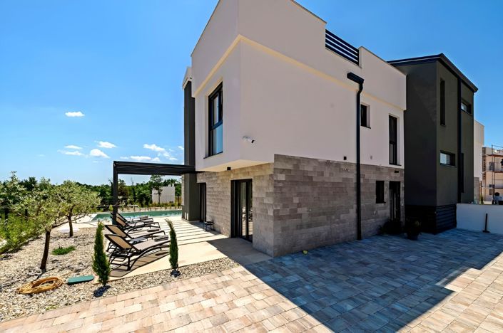 Image No.6-4 Bed Property for sale