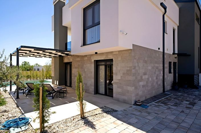 Image No.7-4 Bed Property for sale