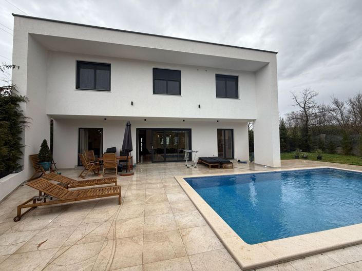 Image No.1-3 Bed Property for sale