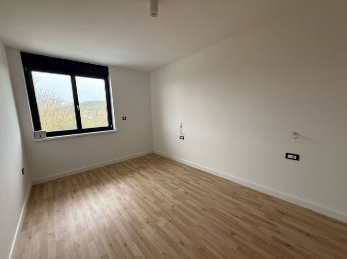 Image No.8-3 Bed Property for sale