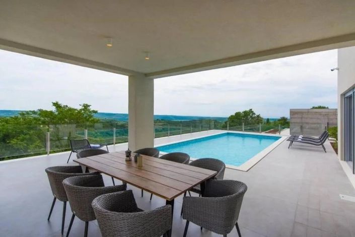 Image No.12-4 Bed Property for sale